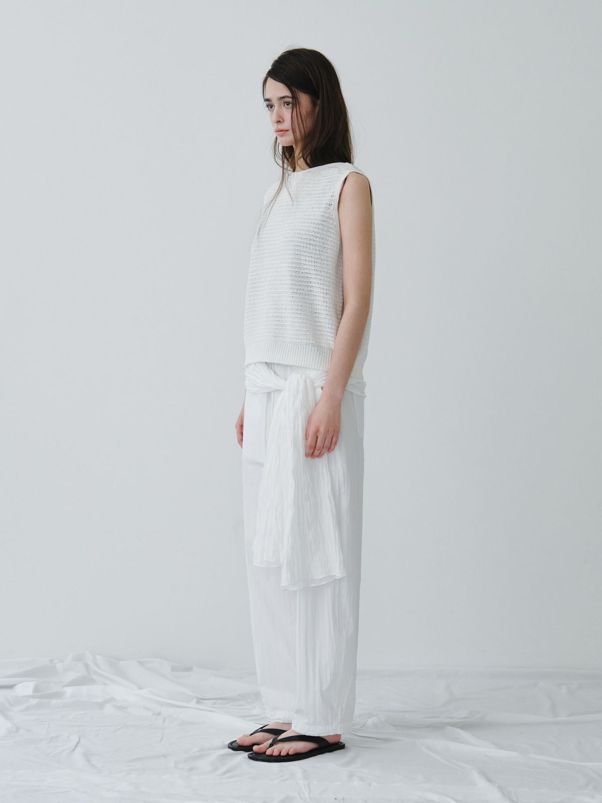 리플레인(REPLAIN) CROCHET BACK OPEN KNIT TOP_OFF WHITE