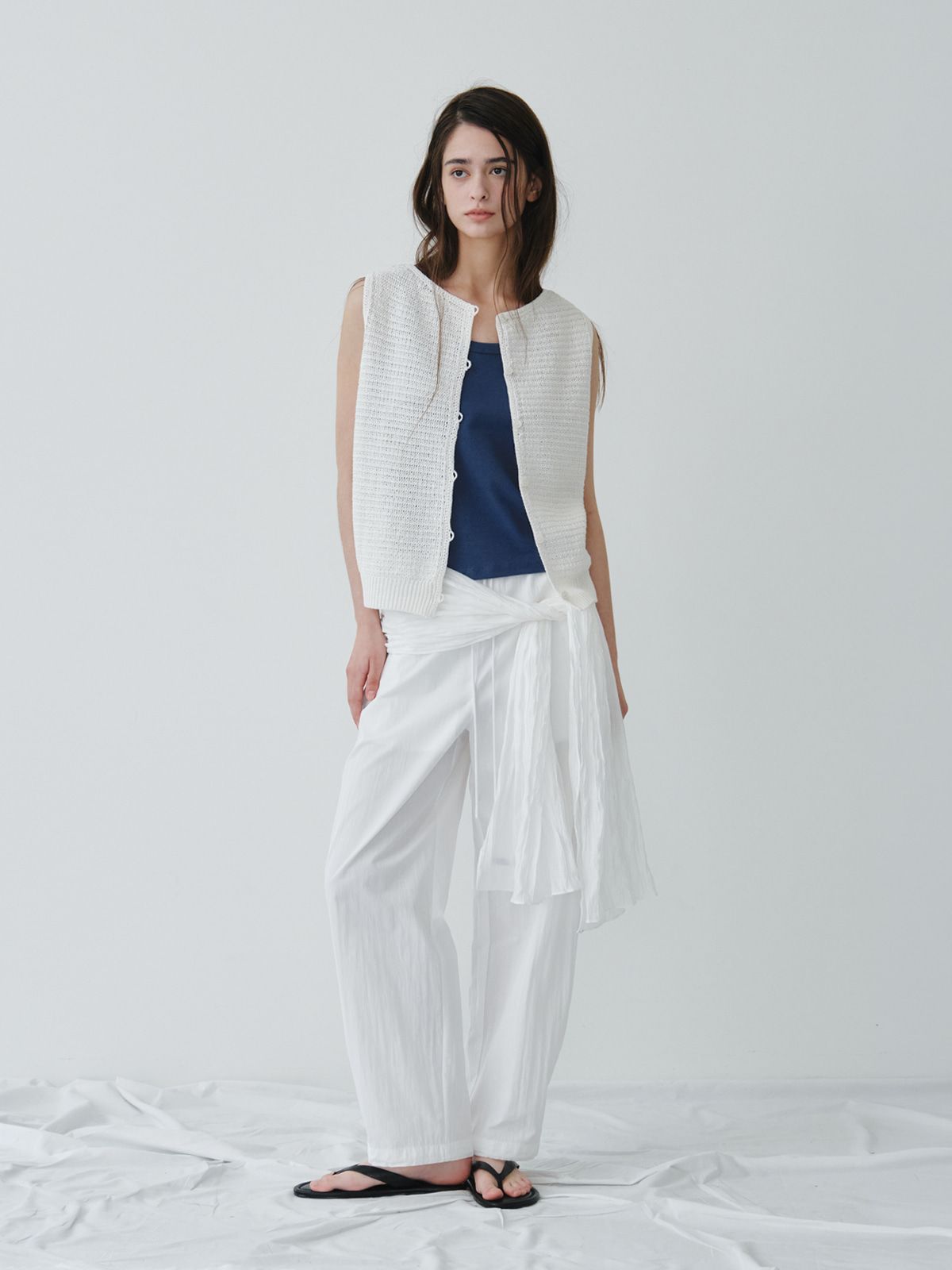 리플레인(REPLAIN) CROCHET BACK OPEN KNIT TOP_OFF WHITE