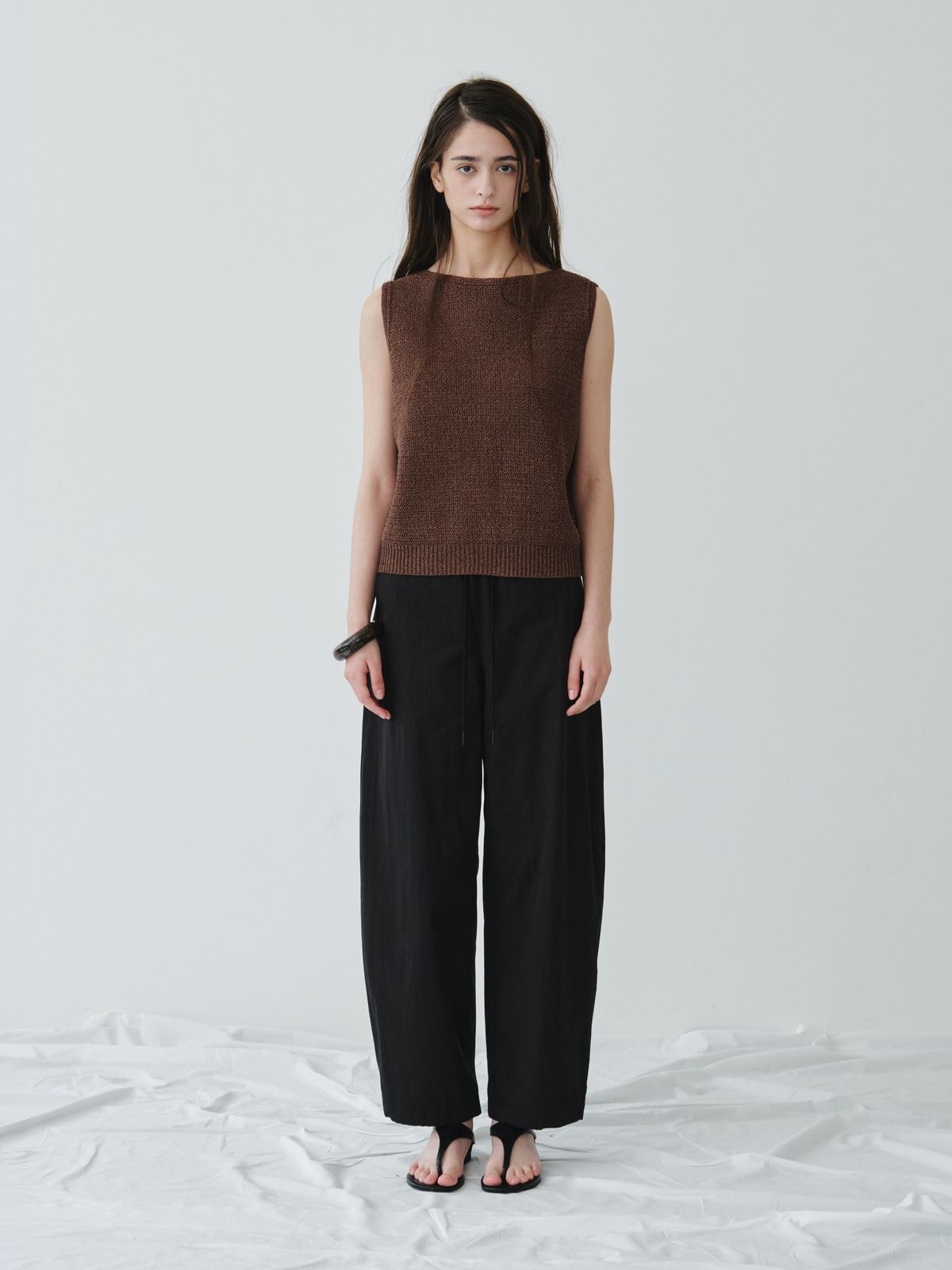 리플레인(REPLAIN) CROCHET BACK OPEN KNIT TOP_DARK BROWN