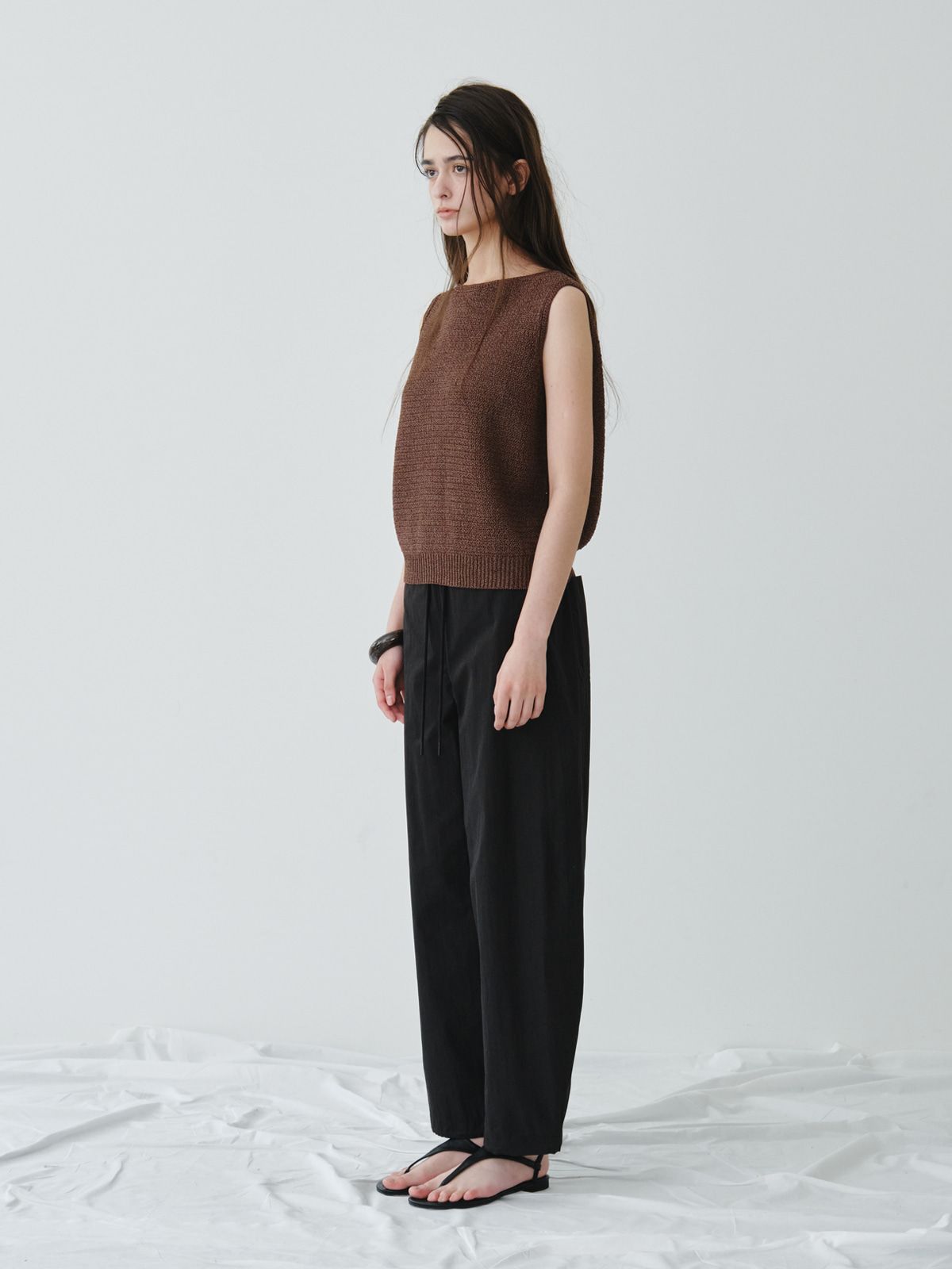 리플레인(REPLAIN) CROCHET BACK OPEN KNIT TOP_DARK BROWN