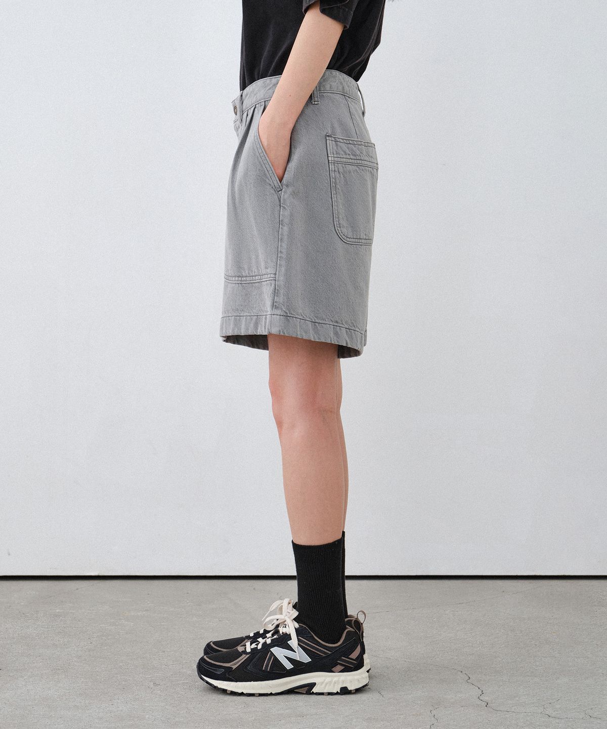 힐리먼트(HELEMENT) 여성 피그먼트 데님 숏팬츠 (GREY)