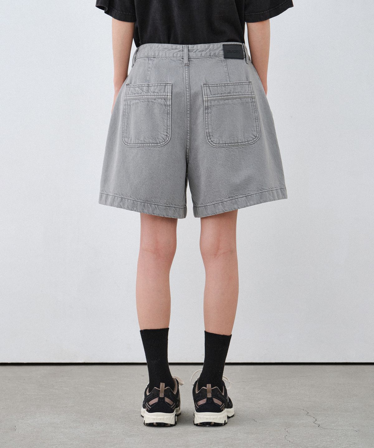 힐리먼트(HELEMENT) 여성 피그먼트 데님 숏팬츠 (GREY)