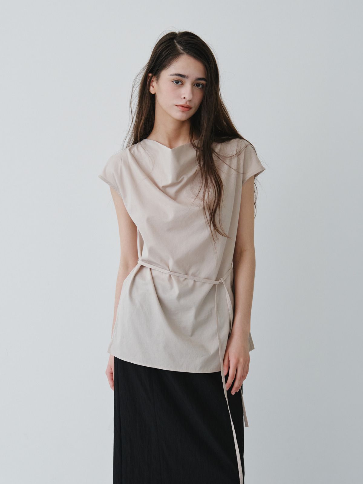 리플레인(REPLAIN) BACK BUTTON COWL BLOUSE TOP_BEIGE