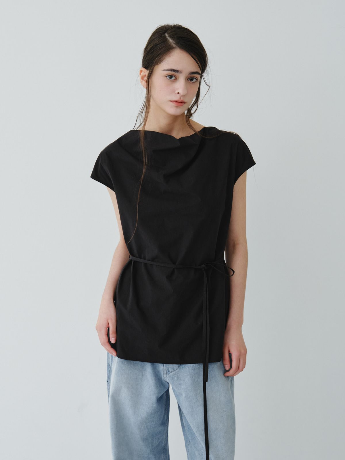 리플레인(REPLAIN) BACK BUTTON COWL BLOUSE TOP_BLACK