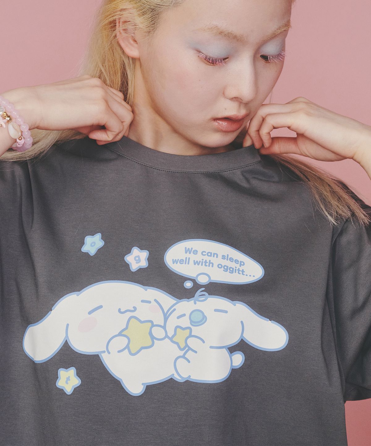 오끼뜨(OGGITT) (uni)시나모롤 굿나잇 티셔츠 차콜