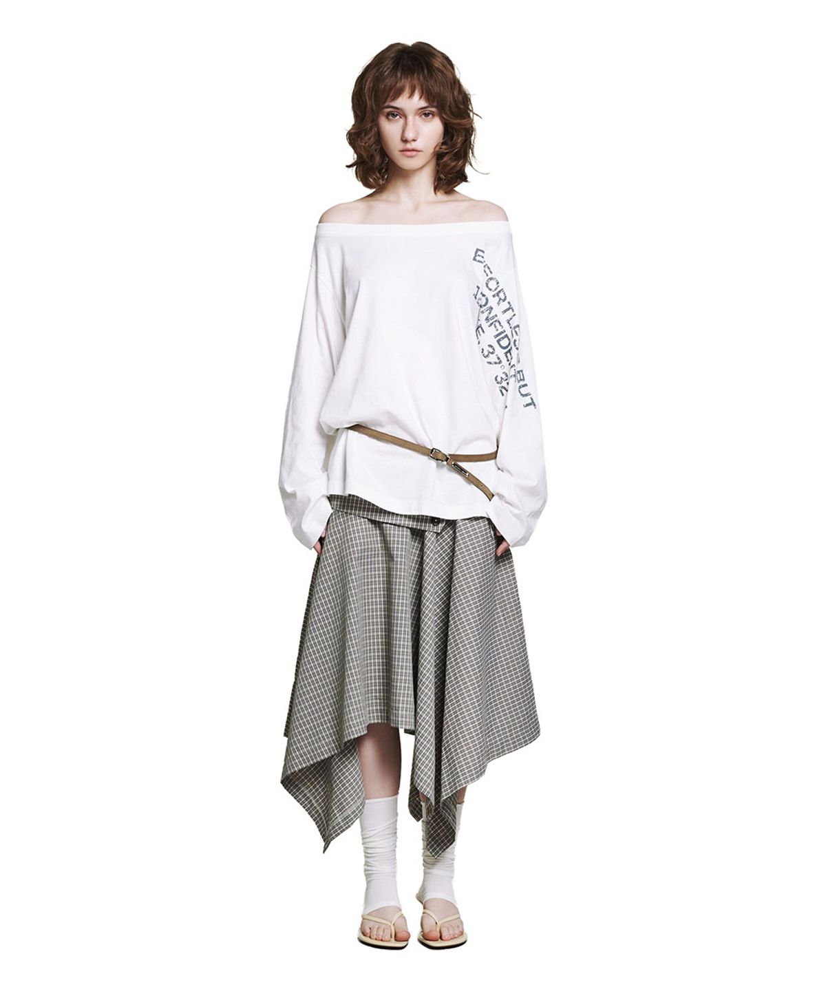 로타입(ROUGHTYPE) Off-Shoulder Crack Logo Long-sleeve - White
