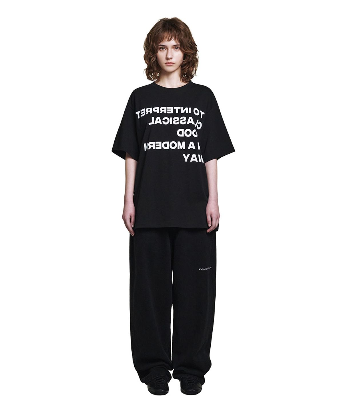 로타입(ROUGHTYPE) Reverse Lettering Oversized Short-sleeved - Black
