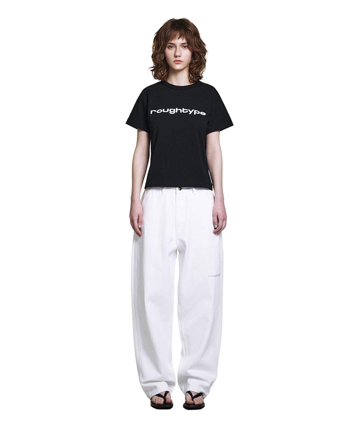 로타입(ROUGHTYPE) Signature Crop Short-sleeved T-shirt - Black