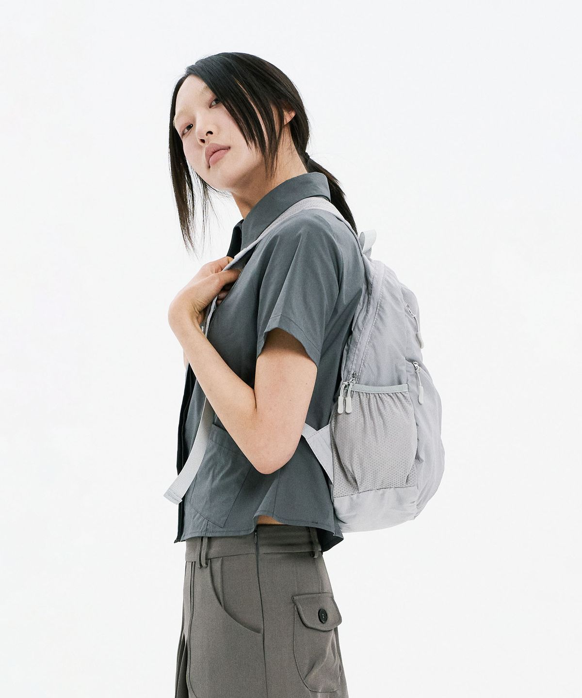 하나히(HANAHI) Double diagonal zipper backpack GREY