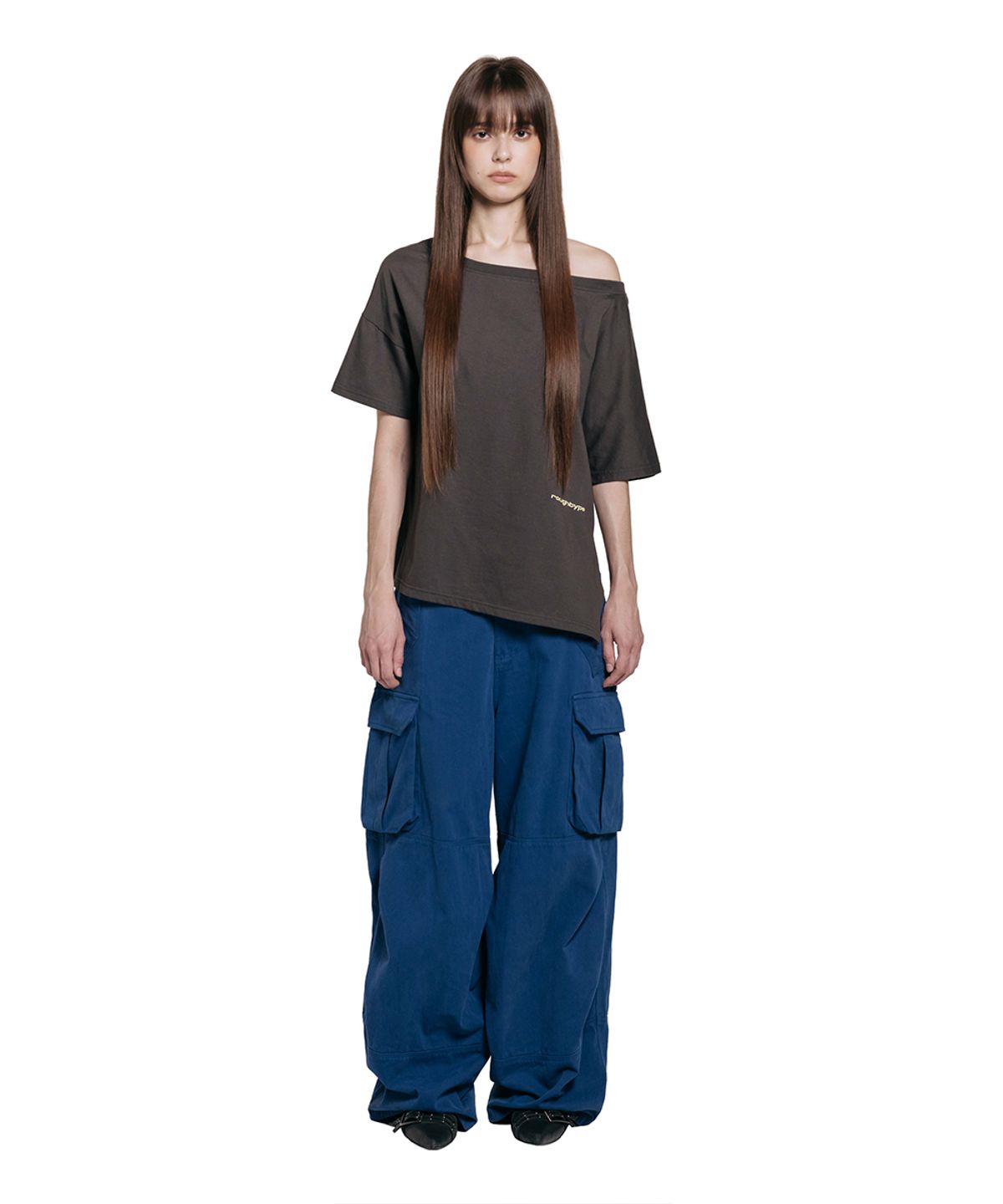 로타입(ROUGHTYPE) Unbalanced Off-shoulder Short Sleeved - Charcoal