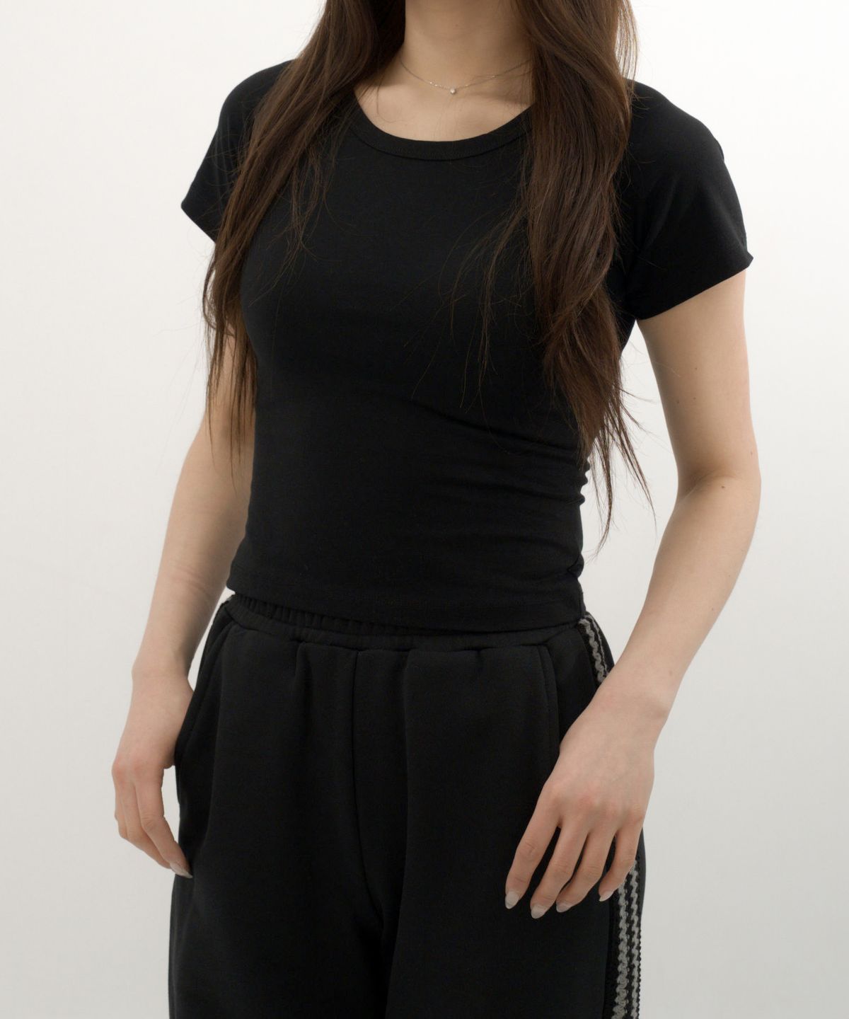 히피하우스(HIPPIE HAUS) Black Raglan Core essential curve t-shirt
