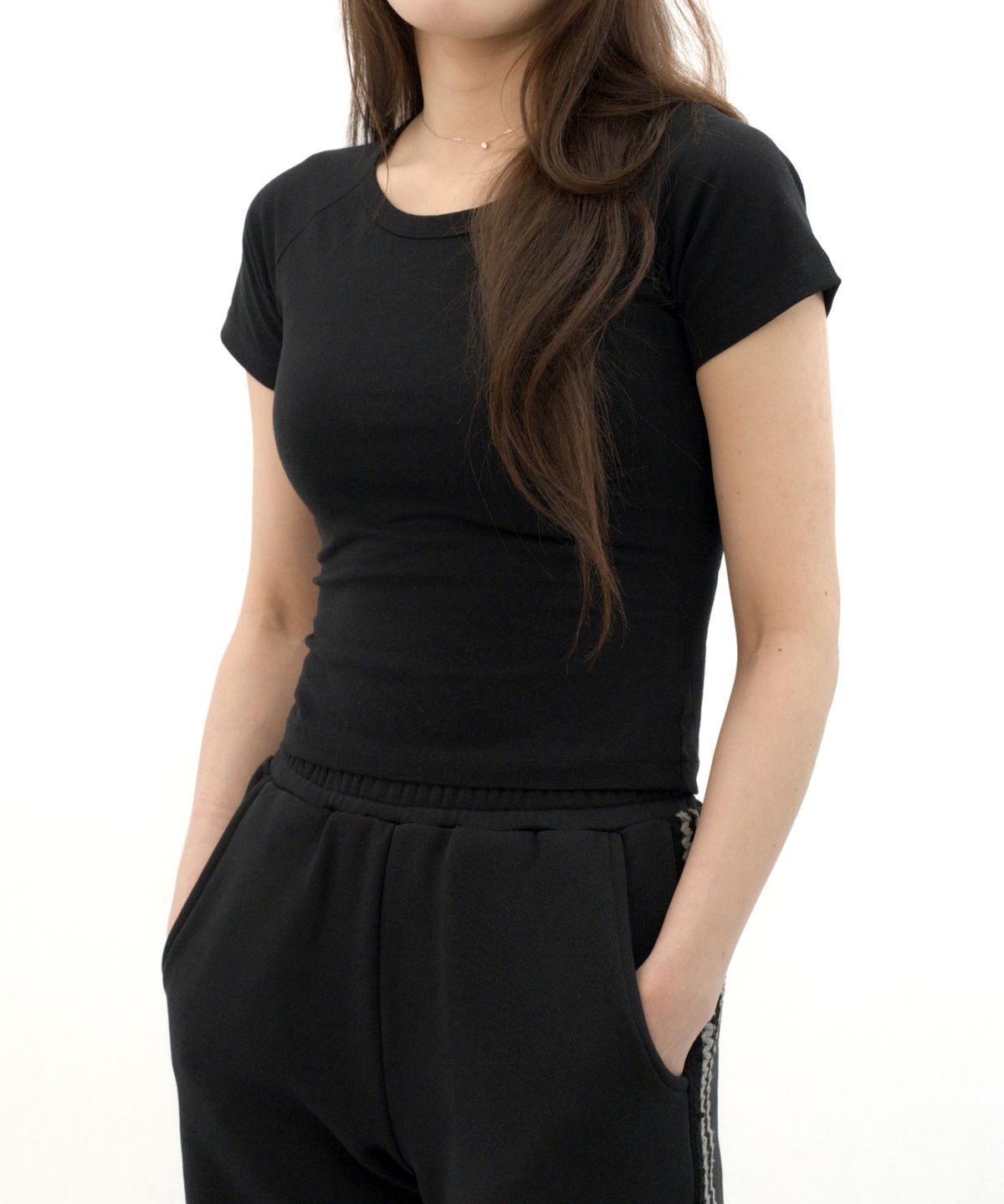 히피하우스(HIPPIE HAUS) Black Raglan Core essential curve t-shirt