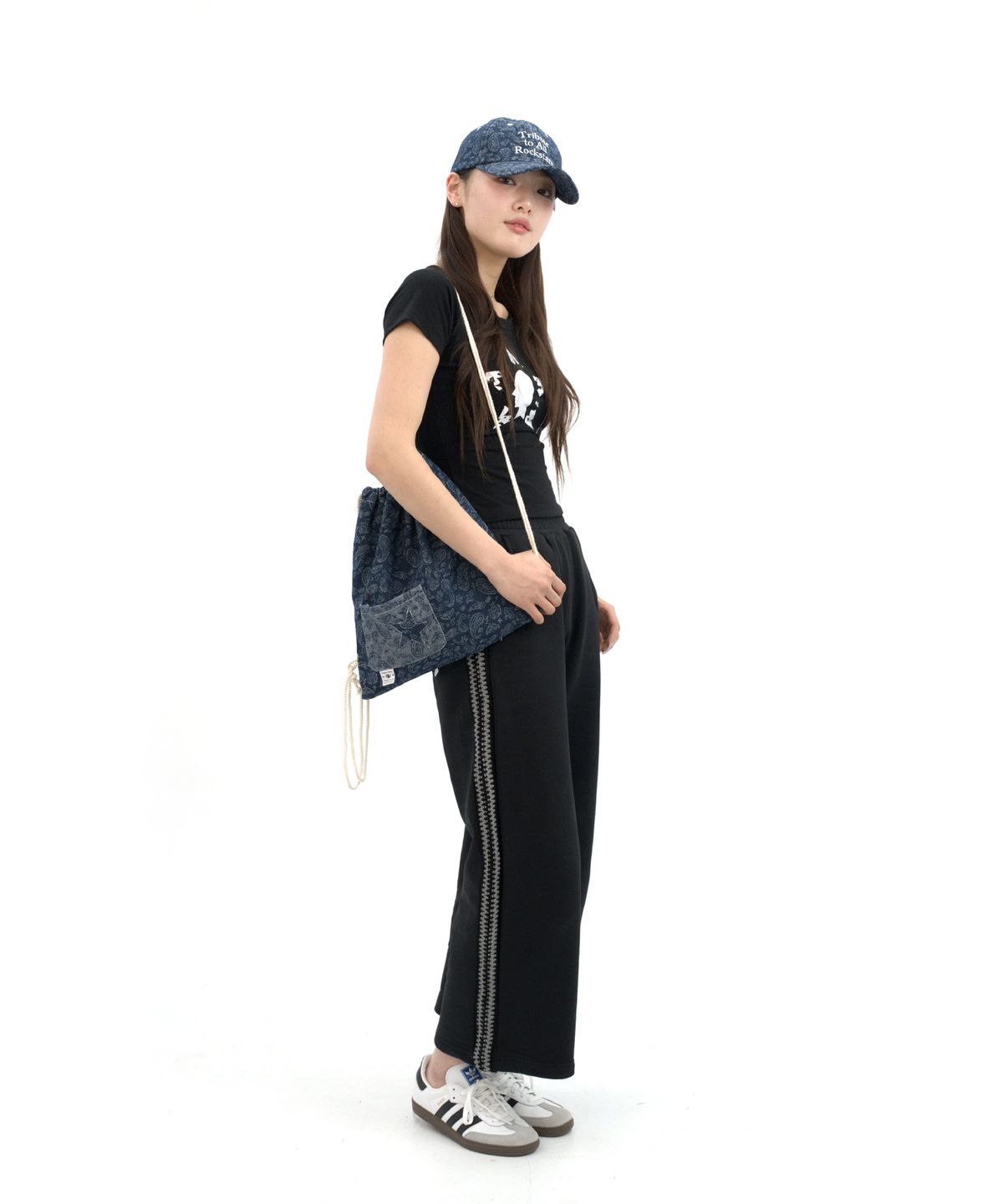 히피하우스(HIPPIE HAUS) HH Star Raglan Core essential curve t-shirt - Black