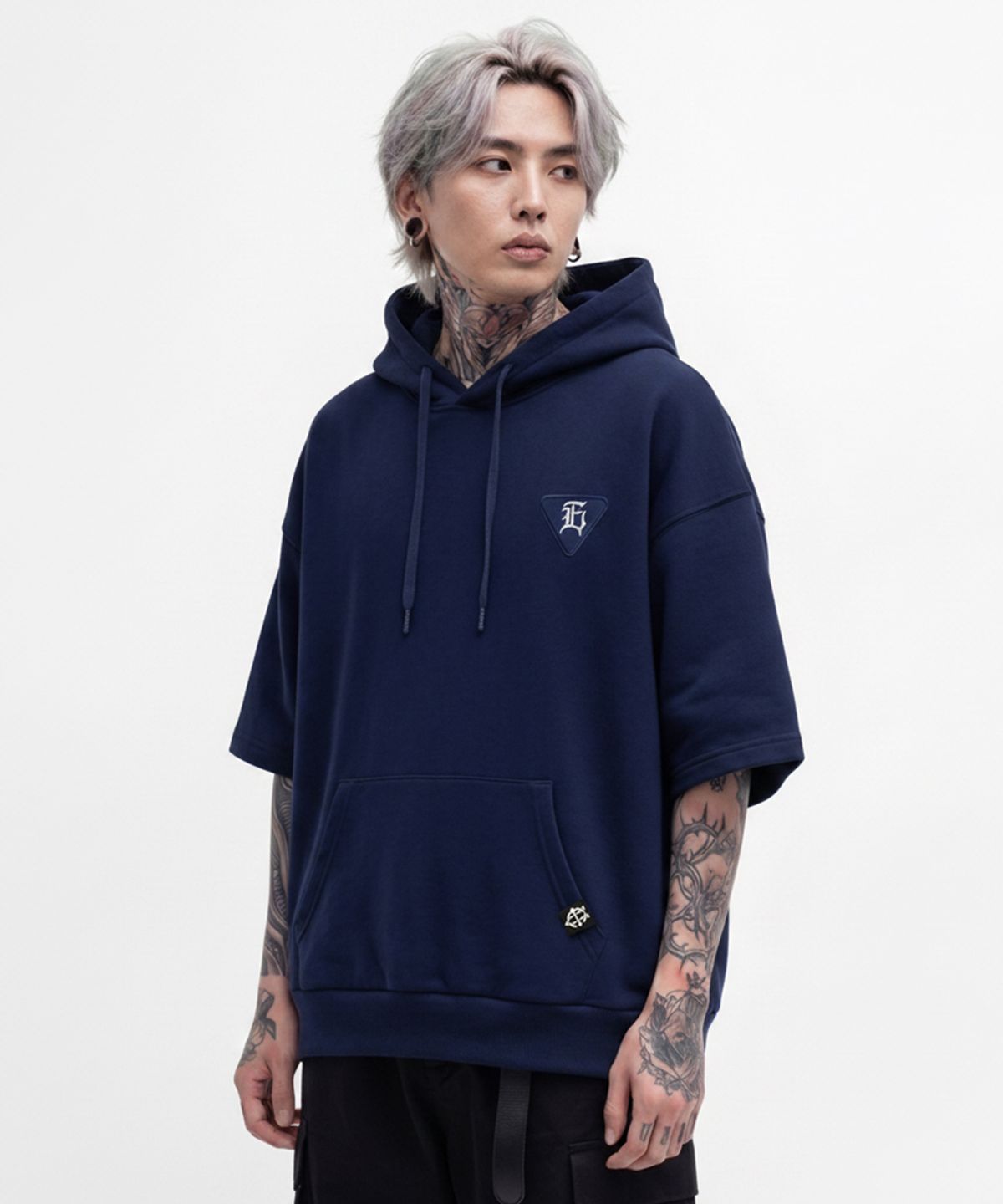 에잇볼륨(EIGHTVOLUME) EV E 패치 오버핏 반팔 후드 (네이비)