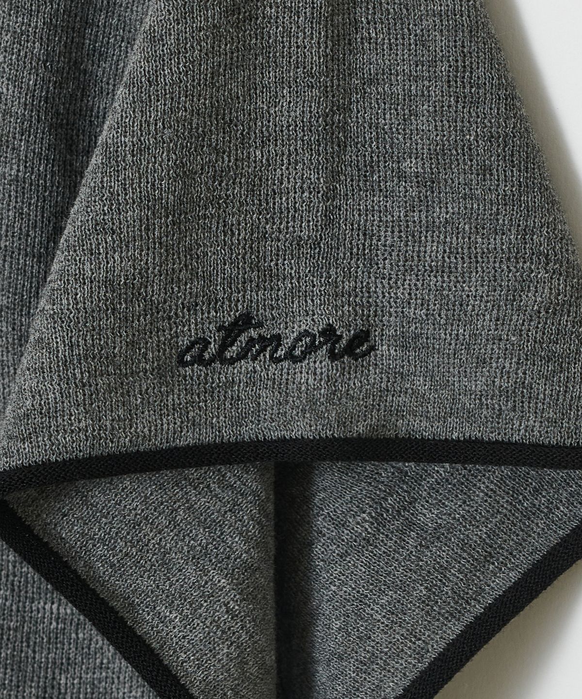 앳모어(ATMORE) 에즈 클래식 라인 니트 (charcoal)