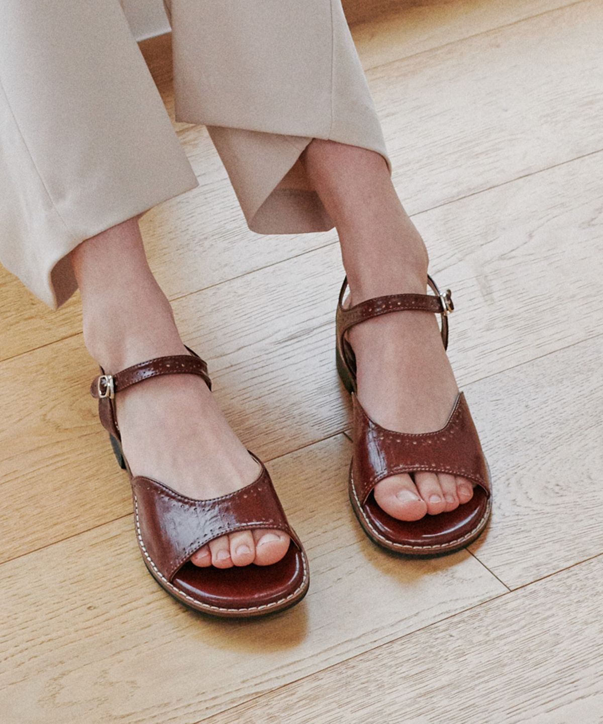 에이티티(ATT) Brogue Detail Strap Sandals (att6006)