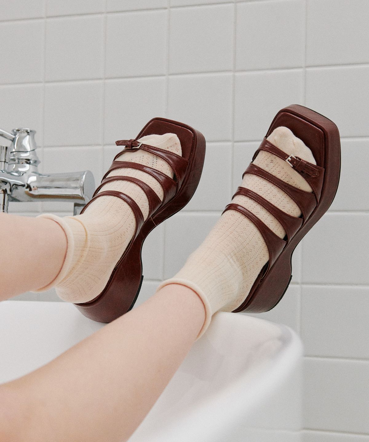 에이티티(ATT) Cascade Multi Strap Platform Mules (att6007)