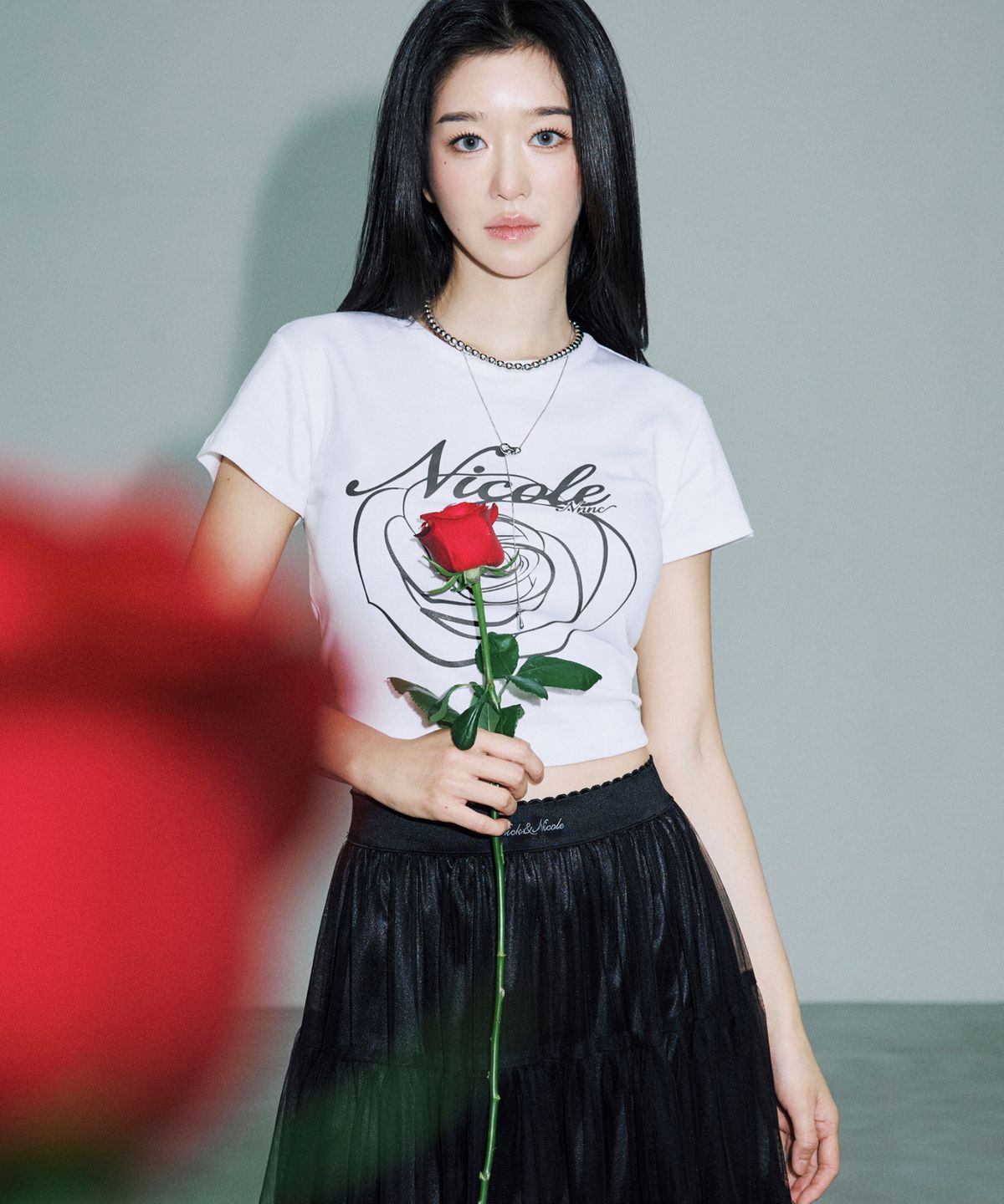 닉앤니콜(NICK&NICOLE) ROSE LETTERING CROPPED TOP_WHITE