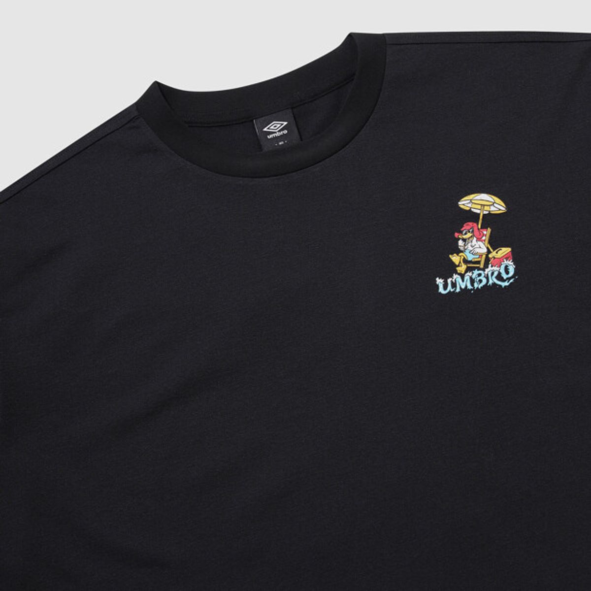 엄브로(UMBRO) [QUICK-DRY] 다이아몬드 이스케이프 바캉스 프레쉬 반팔 티셔츠 블랙 UR223CRS58