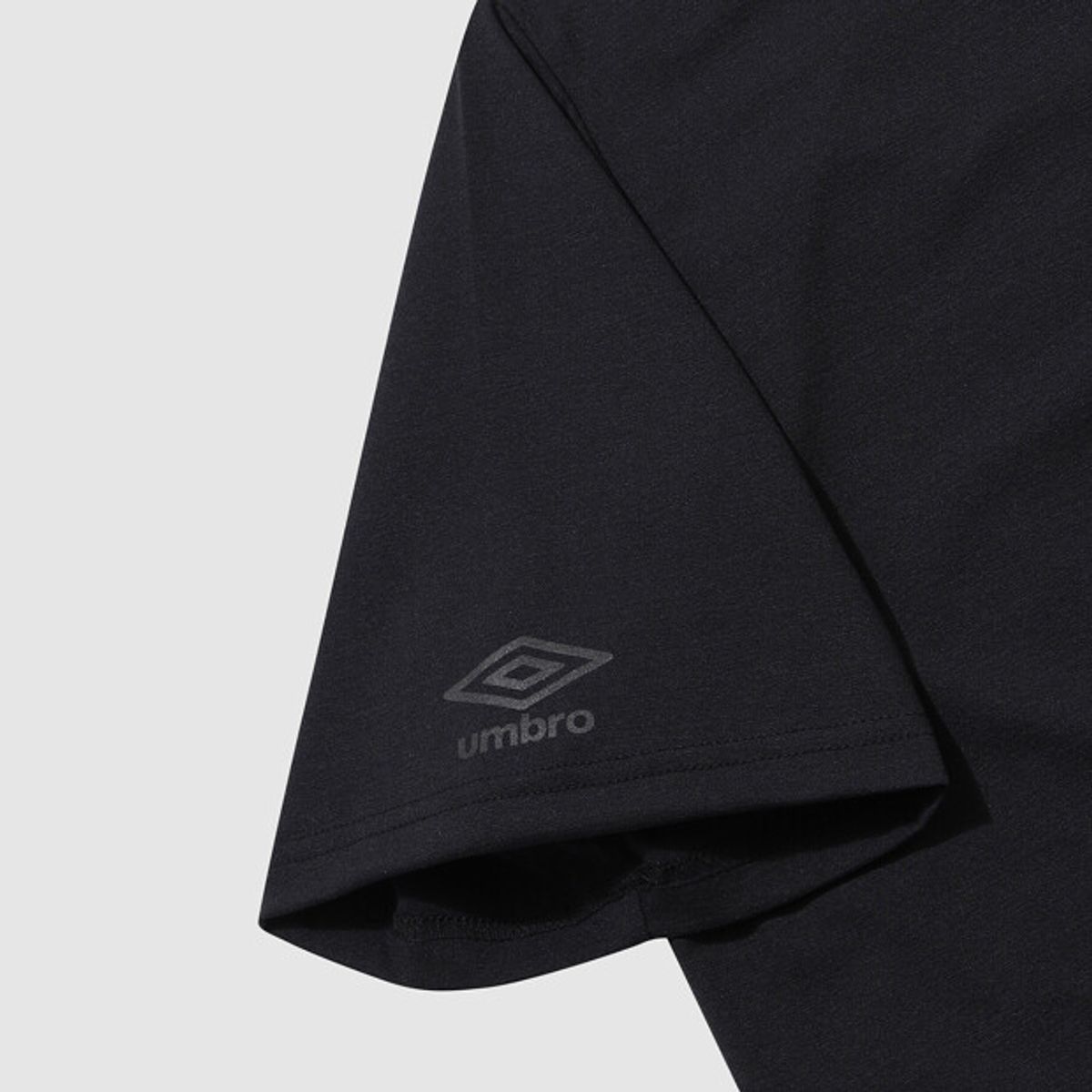 엄브로(UMBRO) [QUICK-DRY] 다이아몬드 이스케이프 바캉스 프레쉬 반팔 티셔츠 블랙 UR223CRS58