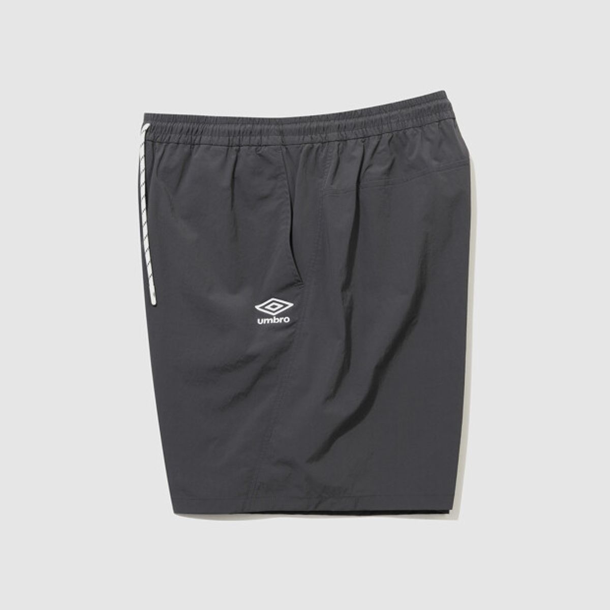 엄브로(UMBRO) 다이아몬드 이스케이프 나일론 스판 4.5부 반바지 차콜 UR213CHP52