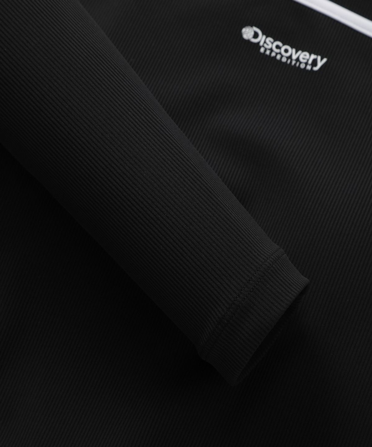 디스커버리 익스페디션(DISCOVERY EXPEDITION) 여성 조직감 크롭 래쉬가드 (BLACK)