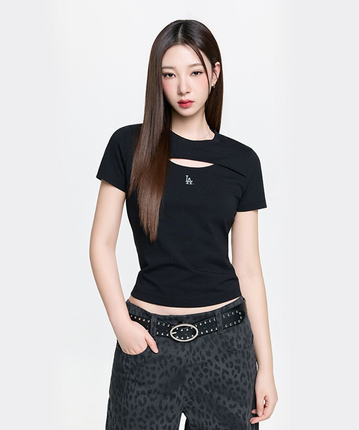 엠엘비(MLB) 여성 컷아웃 디테일 슬림 세미 크롭 반팔 티셔츠 LA (Black)