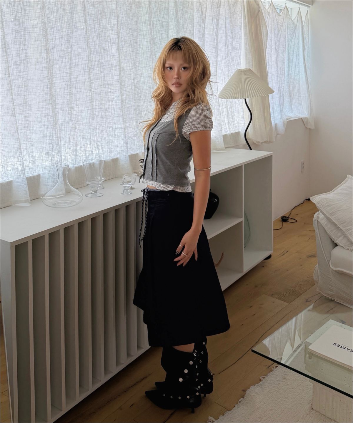 미쏘(MIXXO) 플리츠 미디 스커트_MIWWHG601C