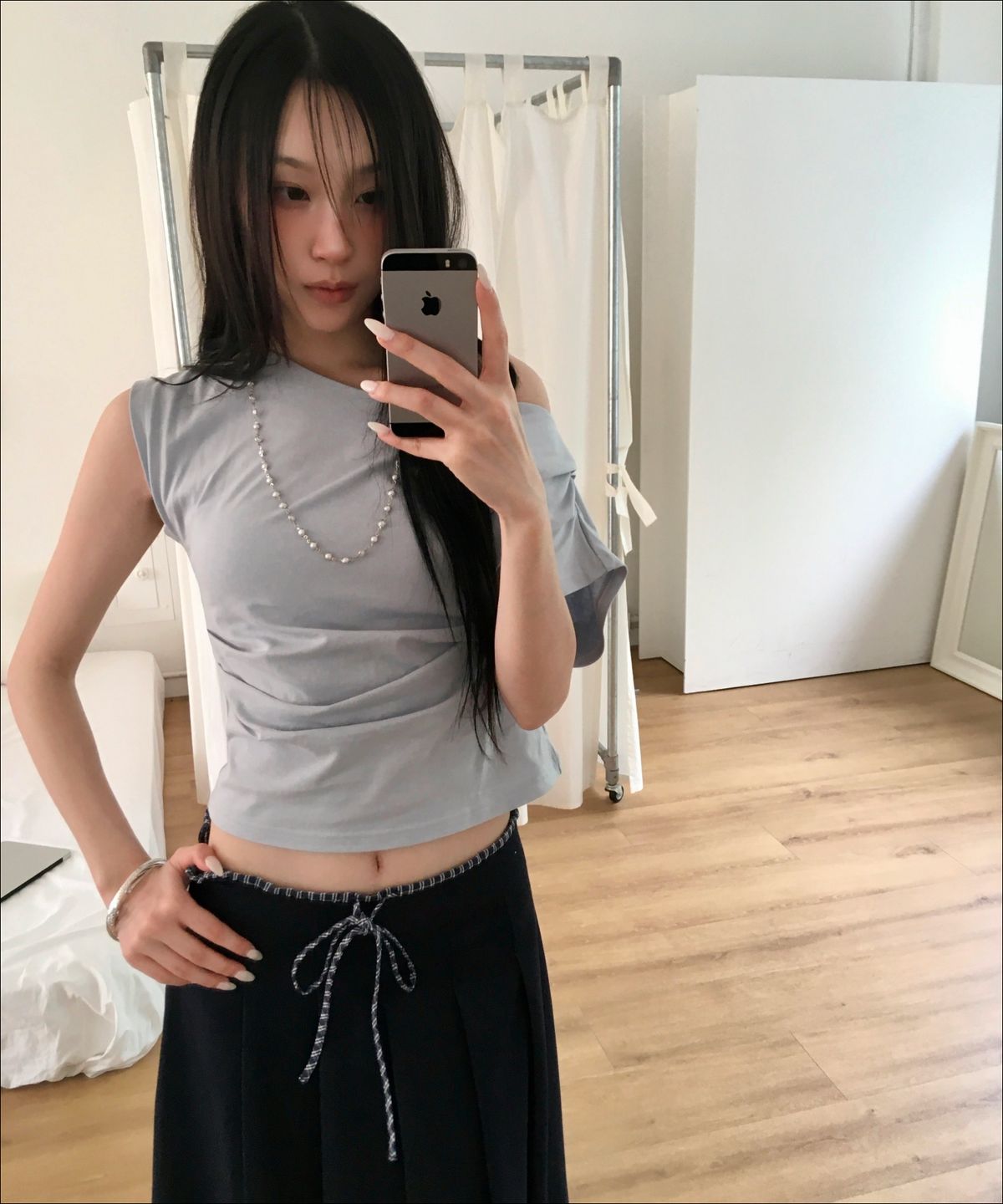 미쏘(MIXXO) 플리츠 미디 스커트_MIWWHG601C