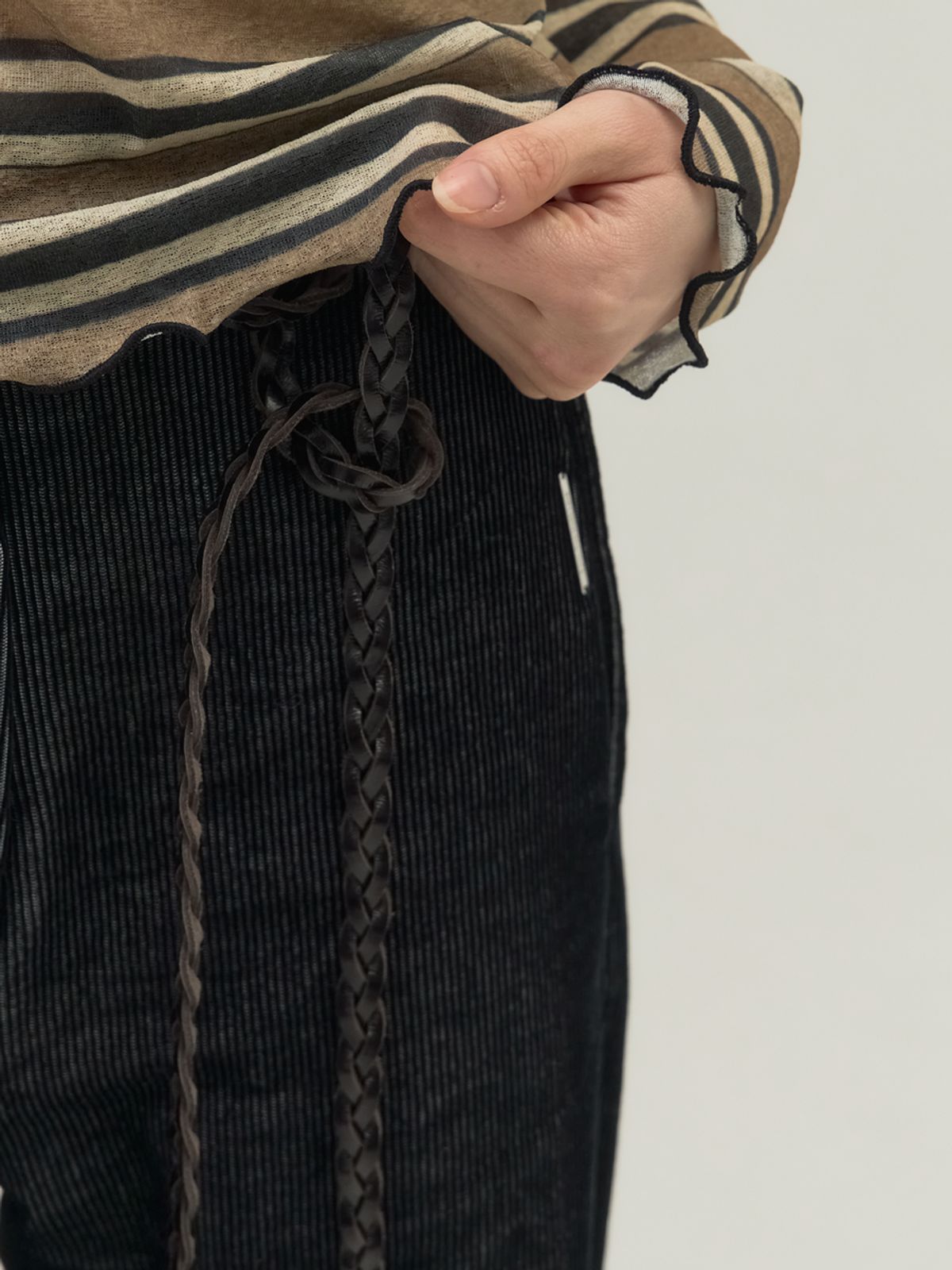 쏘리, 투 머치 러브(SORRY, TOO MUCH LOVE) Braided Slim Leather Strap Belt_Brown