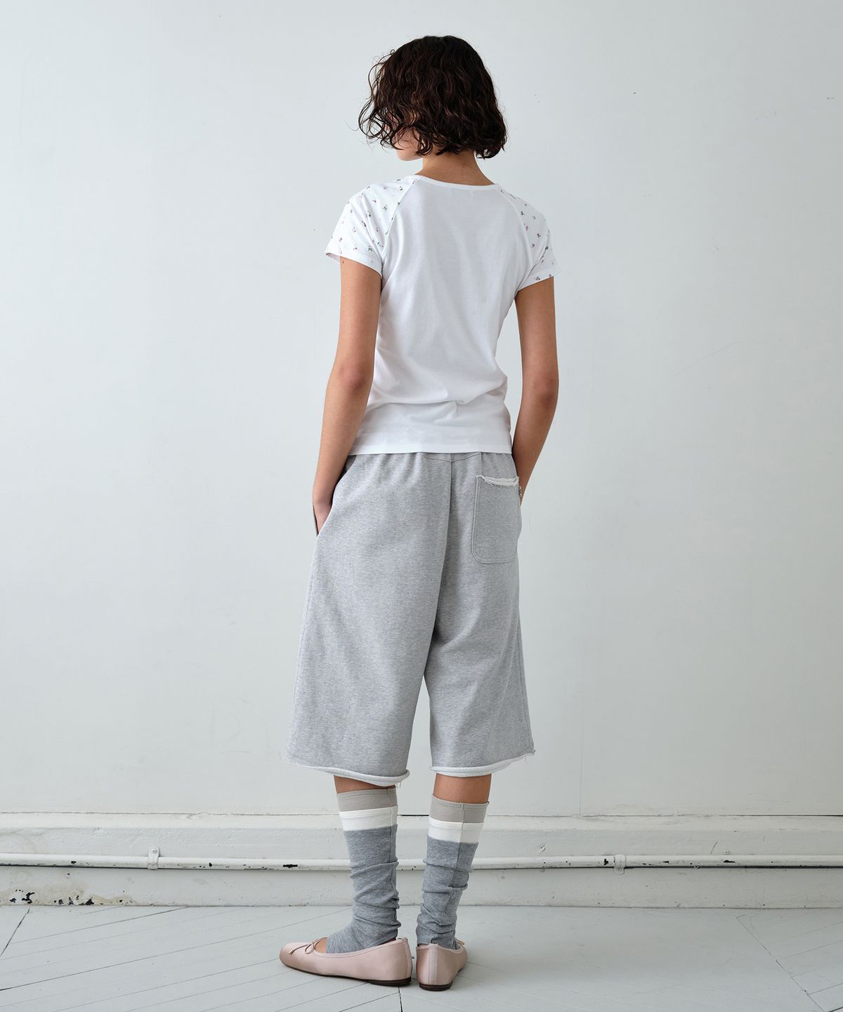 시메트릭 퍼센트(SYMMETRICPERCENT) Raglan Floral T-shirt / White
