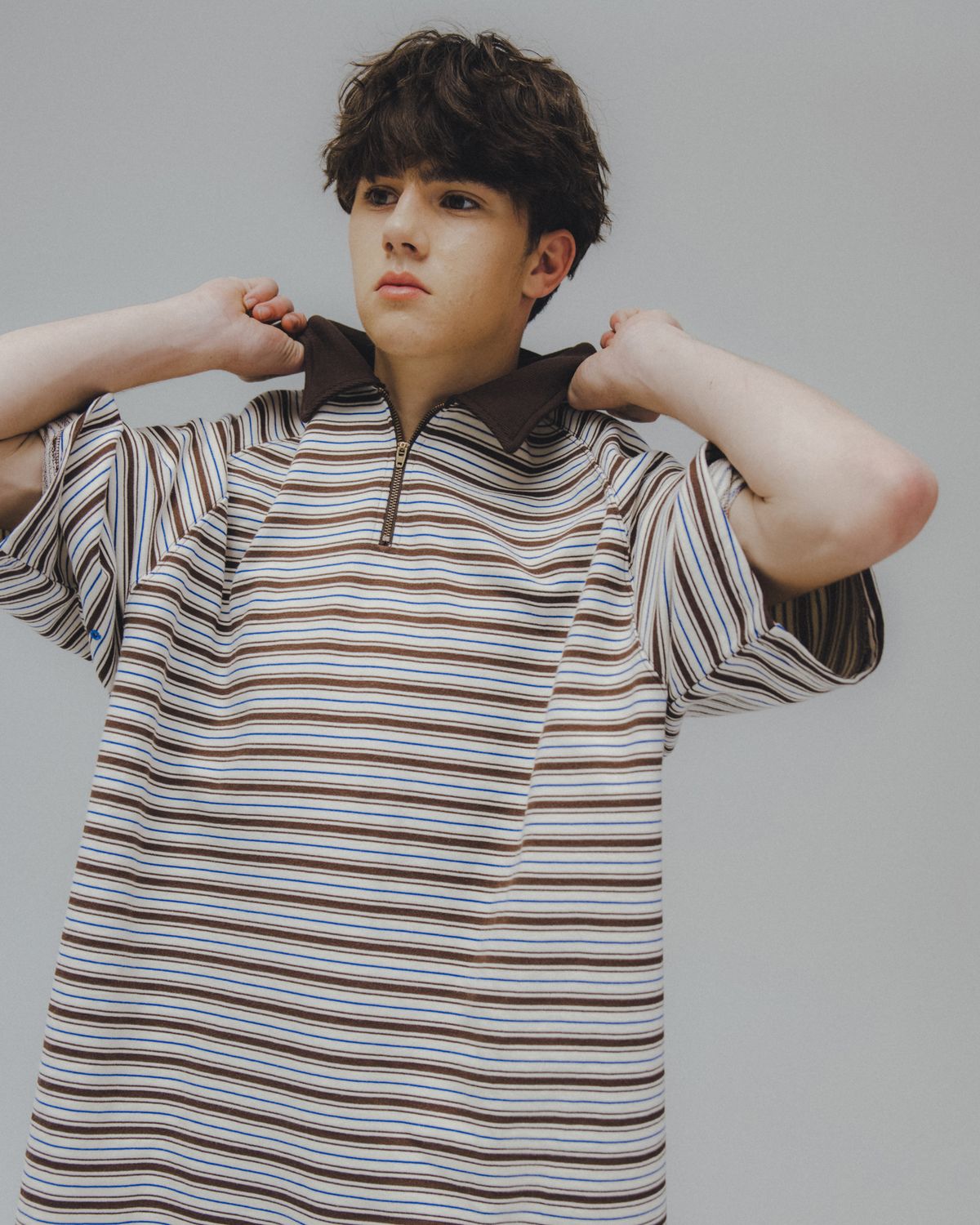 앵글런(ANGLAN) Striped Raglan Half-Zip Polo - Brown