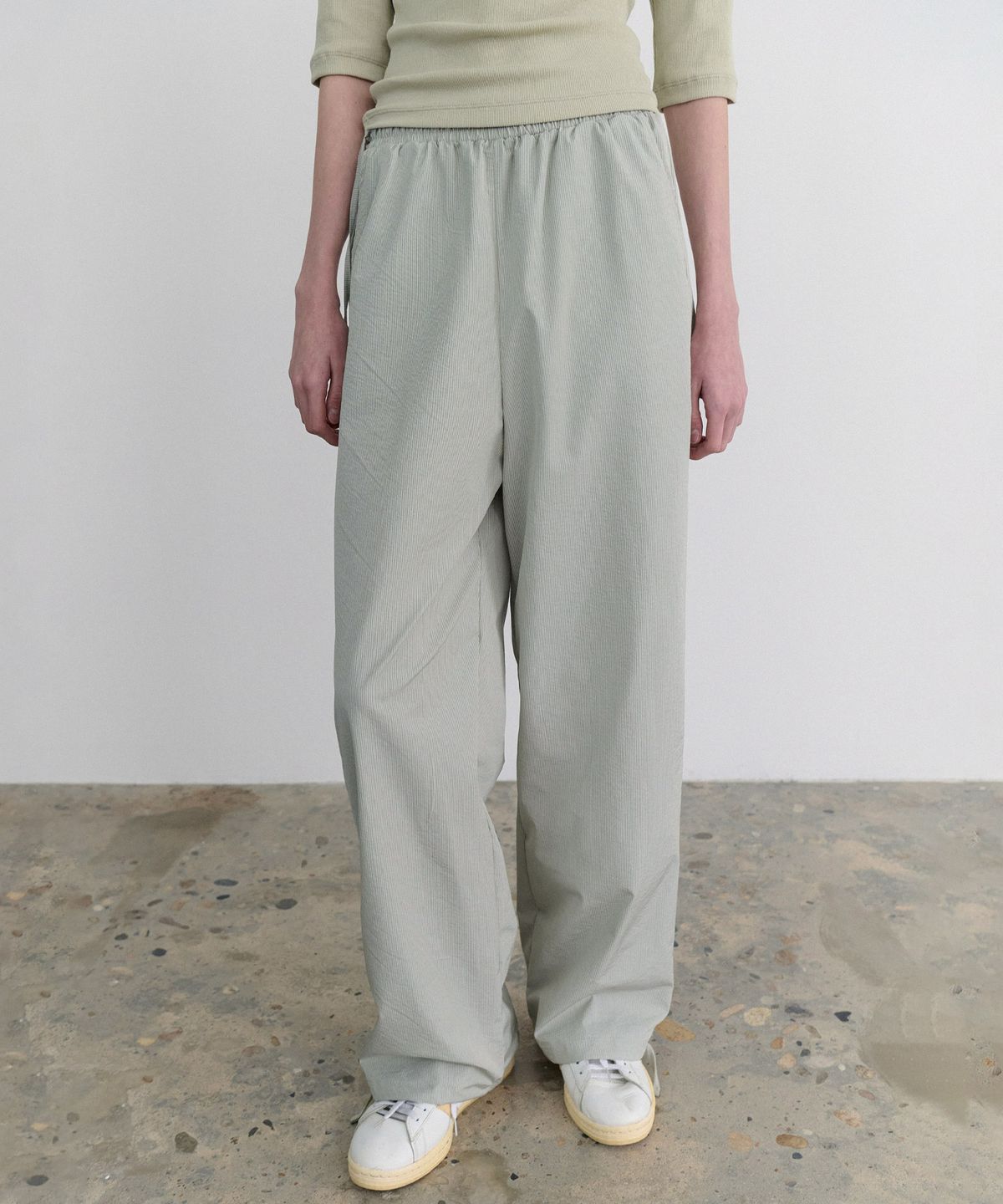 앤니즈(ANDNEEDS) Mellow side string pants (khaki)