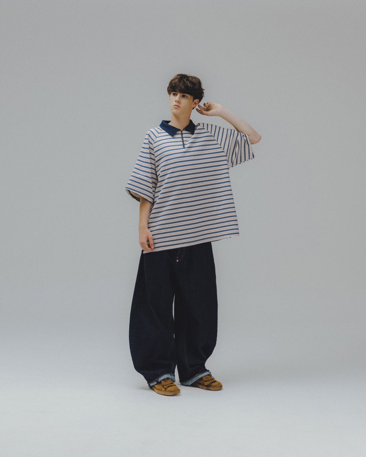 앵글런(ANGLAN) Striped Raglan Half-Zip Polo - Navy