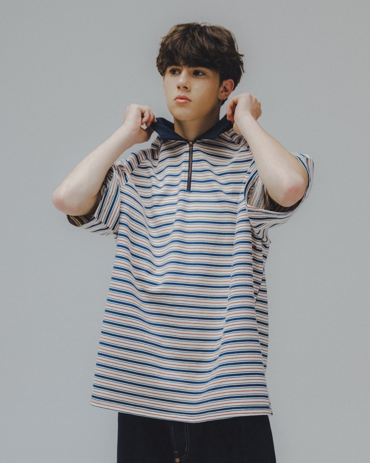 앵글런(ANGLAN) Striped Raglan Half-Zip Polo - Navy