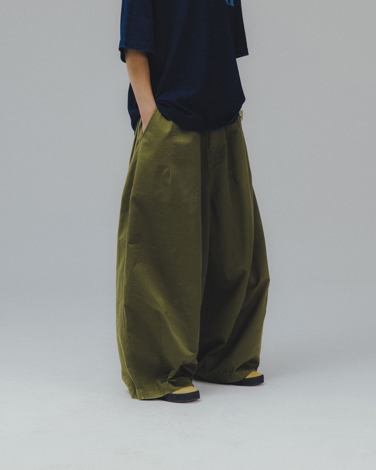 앵글런(ANGLAN) Washed Balloon Pants - Khaki