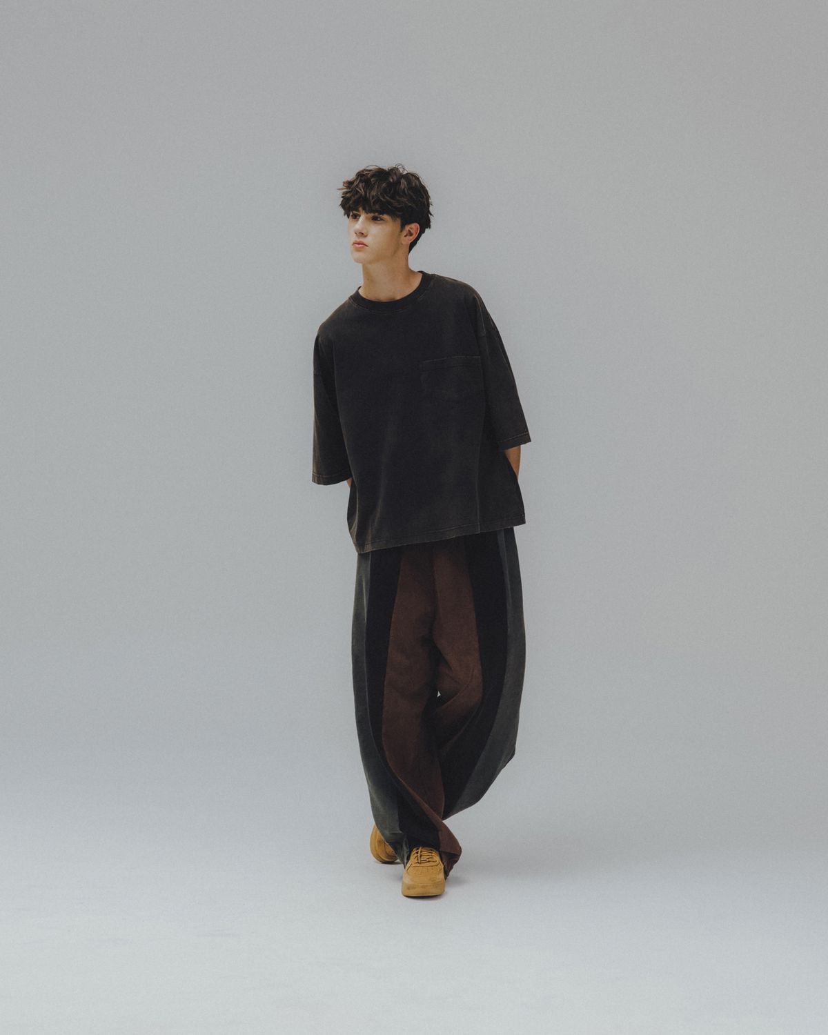 앵글런(ANGLAN) Washed Wide Pocket Crop Tee - Black