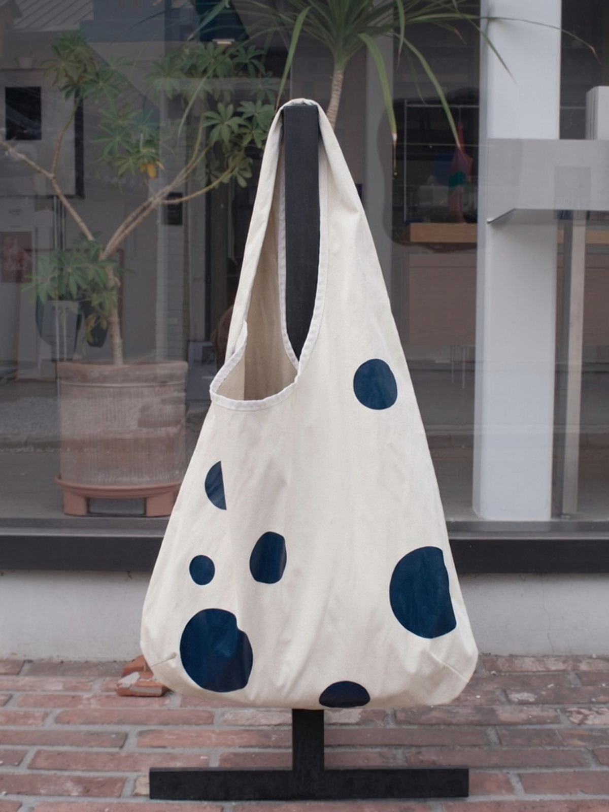 아코크(ACOC) Dot Bubble Bag_Glossy Ivory