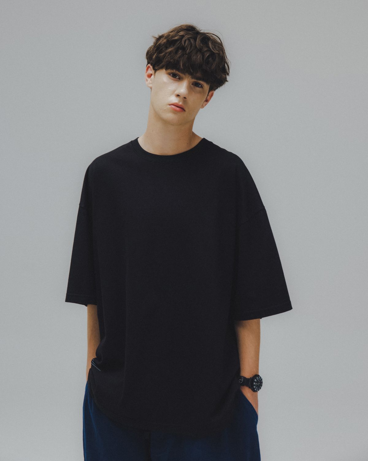 앵글런(ANGLAN) Essential Layer Half Tee - Black
