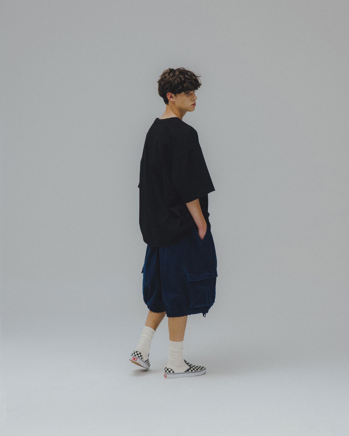 앵글런(ANGLAN) Essential Layer Half Tee - Black