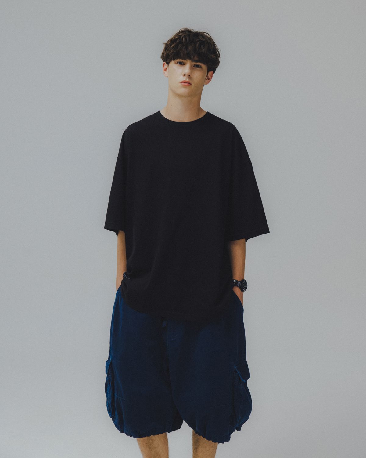 앵글런(ANGLAN) Essential Layer Half Tee - Black