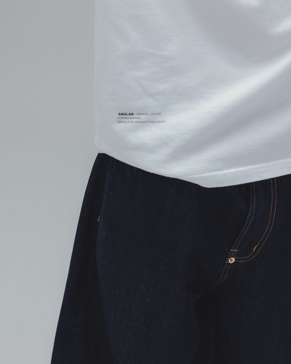 앵글런(ANGLAN) Essential Layer Half Tee - White