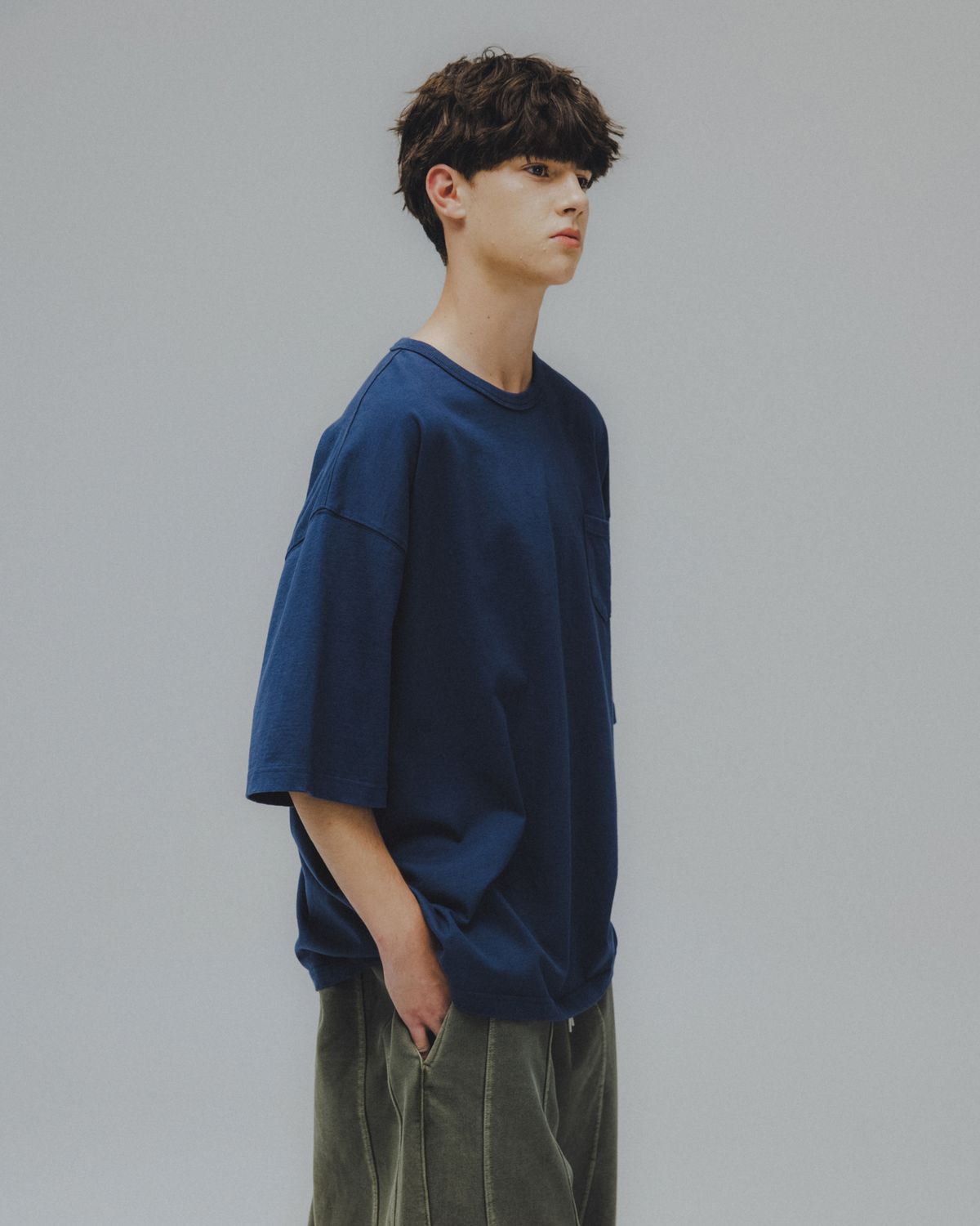 앵글런(ANGLAN) Essential Pocket Half Tee - Navy
