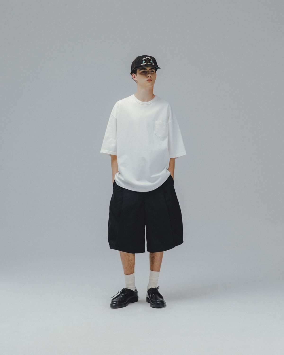 앵글런(ANGLAN) Essential Pocket Half Tee - White