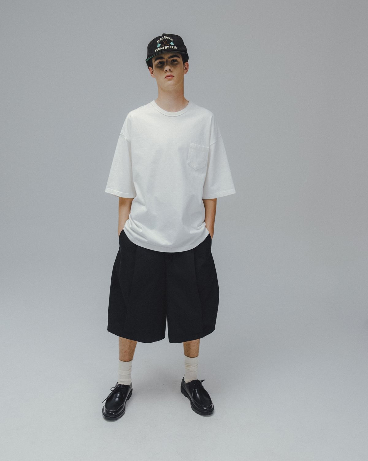 앵글런(ANGLAN) Essential Pocket Half Tee - White