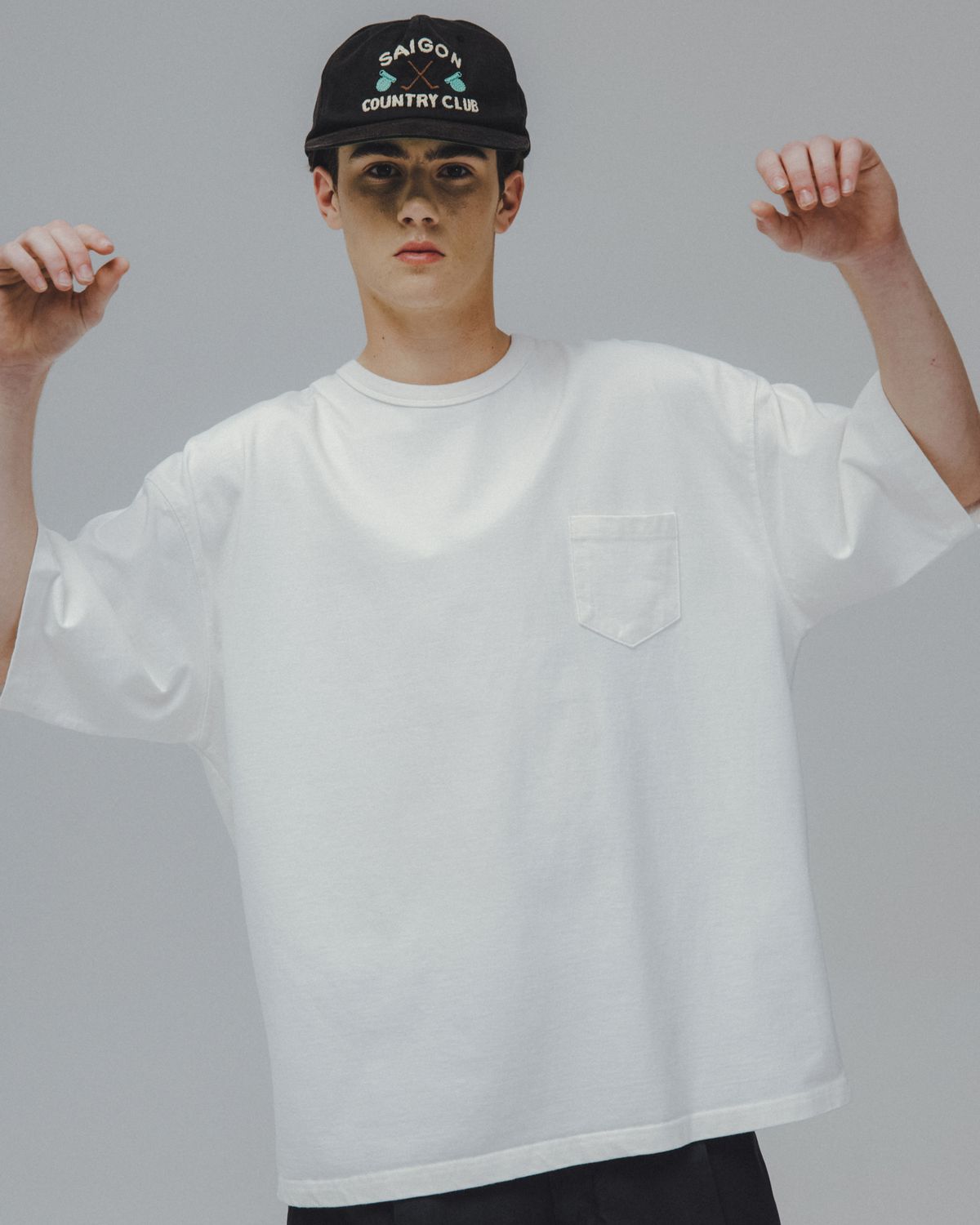 앵글런(ANGLAN) Essential Pocket Half Tee - White