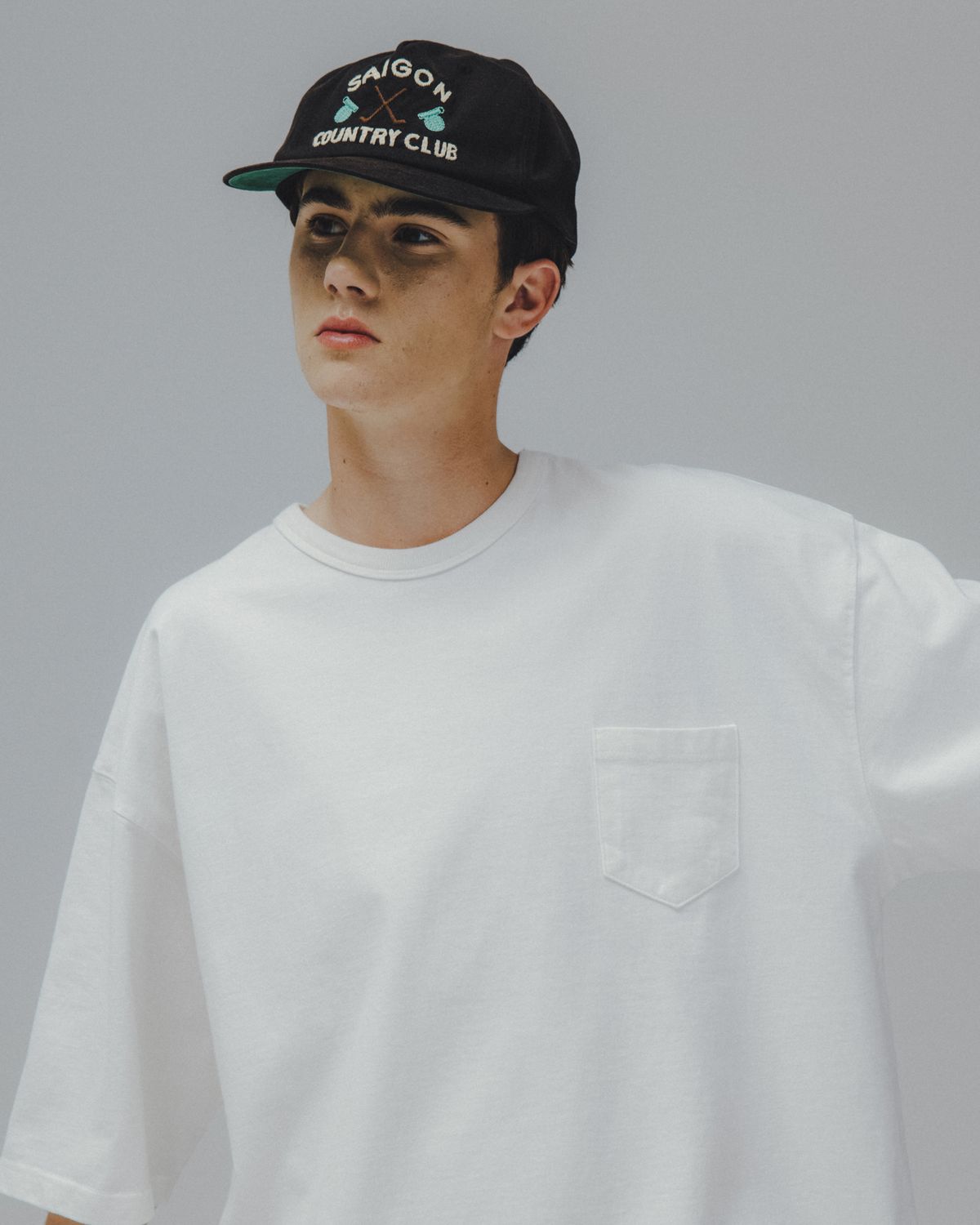 앵글런(ANGLAN) Essential Pocket Half Tee - White