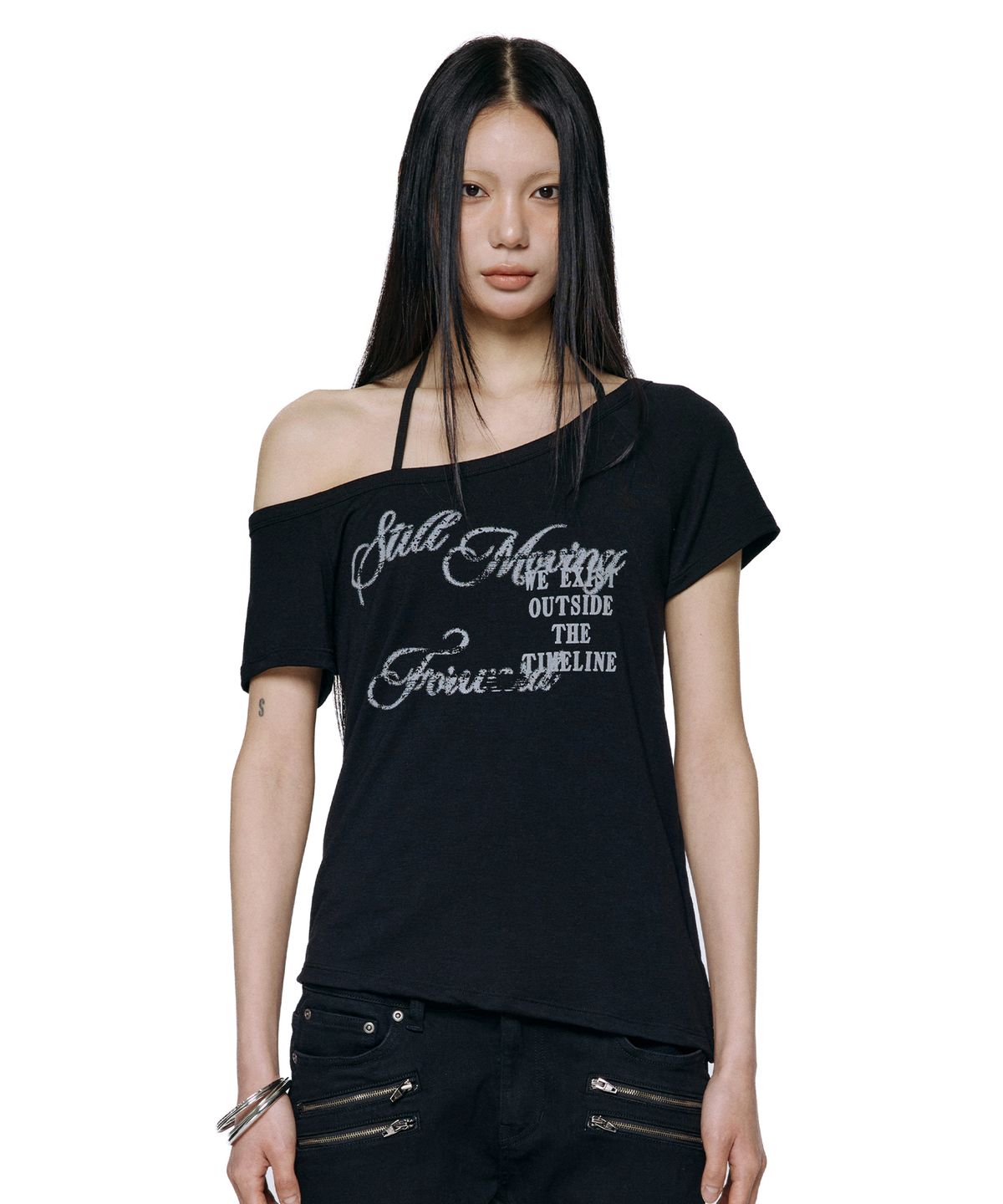 락케이크(ROCKCAKE) Off Shoulder Script Top - Black