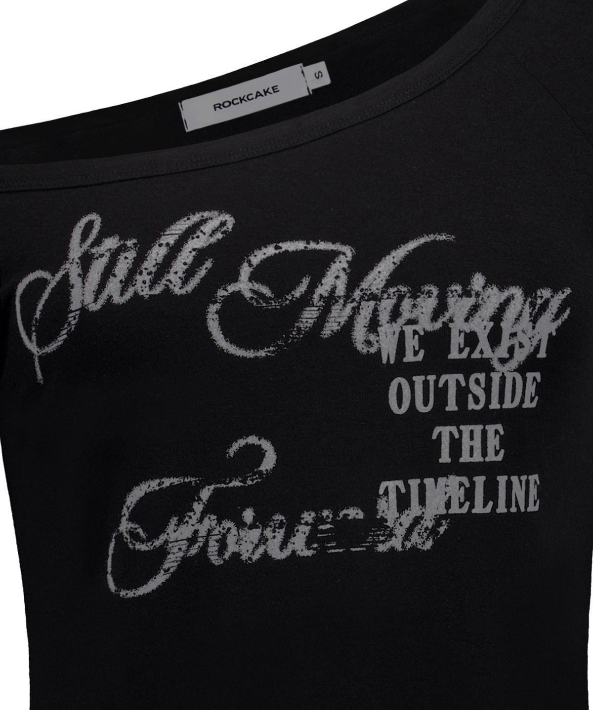 락케이크(ROCKCAKE) Off Shoulder Script Top - Black