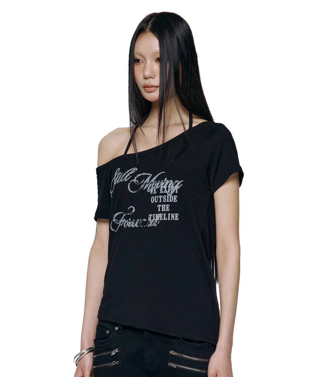 락케이크(ROCKCAKE) Off Shoulder Script Top - Black